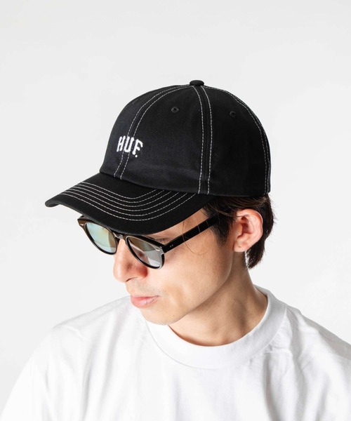 HUF(ハフ)の「HUF ARCH LOGO 6 PANEL CV HAT ハフ アーチ ロゴ キャップ(キャップ・メンズ・ブラウン系1/ブラック・FREE)」の1枚目の写真