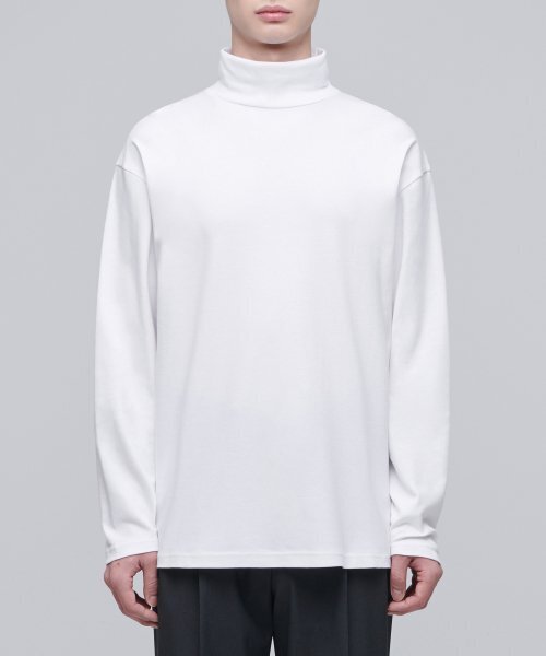 MUSINSA STANDARD（ムシンサスタンダード）の「リラックスドタートルネック長袖Tシャツ[ホワイト]（Tシャツ/カットソー・メンズ・その他・SMALL/MEDIUM/LARGE/X-LARGE/XX-LARGE/XXX-LARGE）」の3枚目の写真