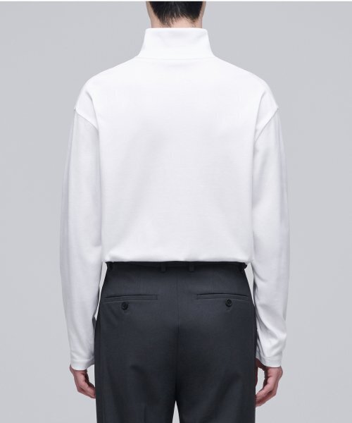 MUSINSA STANDARD（ムシンサスタンダード）の「リラックスドタートルネック長袖Tシャツ[ホワイト]（Tシャツ/カットソー・メンズ・その他・SMALL/MEDIUM/LARGE/X-LARGE/XX-LARGE/XXX-LARGE）」の4枚目の写真