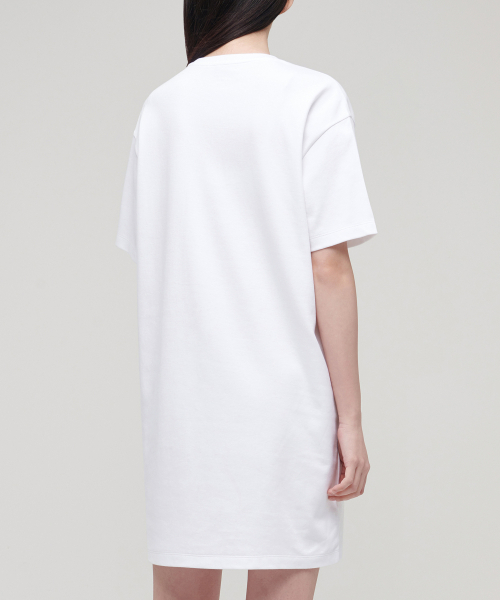 MUSINSA STANDARD WOMAN（ムシンサスタンダードウーマン）の「ウィメンズクルーネックTシャツワンピース[ホワイト]（ワンピース・レディース・その他・SMALL/MEDIUM/LARGE/X-SMALL）」の2枚目の写真