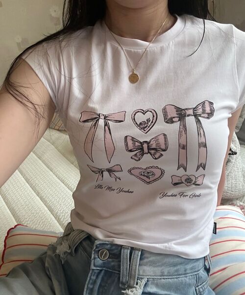 YOUHEE(ユヒ)の「RIBBON GRAPHIC CROP T-SHIRTS WHITE(Tシャツ/カットソー・レディース・その他・FREE)」の3枚目の写真