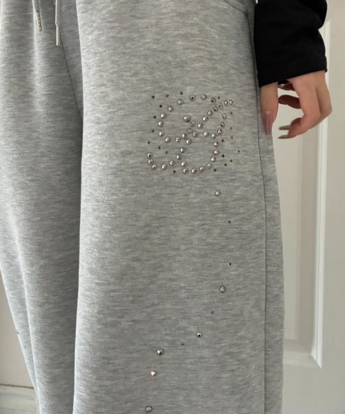 Birthday room（バースデイルーム）の「ラインストーンバレルレッグスウェットパンツ/rhinestone barrel leg sweatpants（スウェットパンツ・レディース・グレー/ネイビー・FREE）」の2枚目の写真