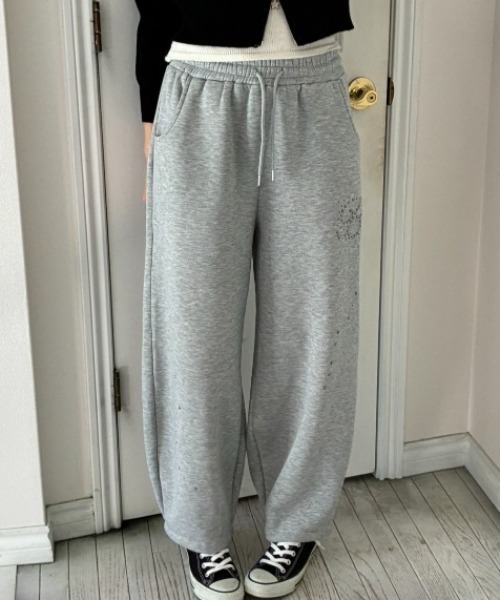 Birthday room（バースデイルーム）の「ラインストーンバレルレッグスウェットパンツ/rhinestone barrel leg sweatpants（スウェットパンツ・レディース・グレー/ネイビー・FREE）」の17枚目の写真
