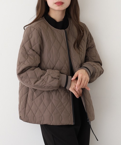 EGLANTINE(エグランティーヌ)の「EGLANTINE ノーカラー中綿ジャケット(ダウンジャケット/コート・レディース・ブラック/コーラル/ブラウン/サックスブルー/アイボリー・38)」の6枚目の写真