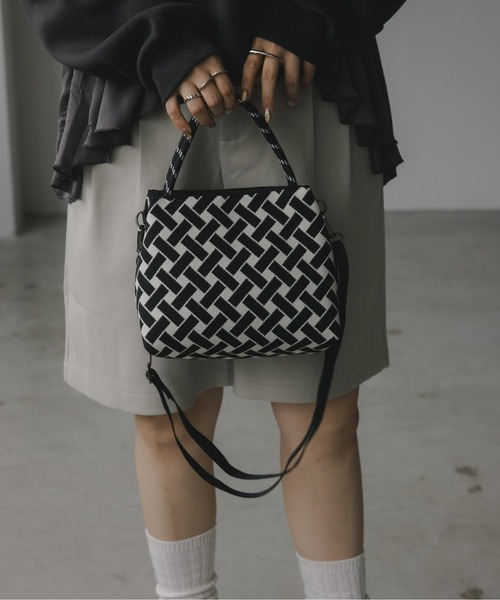 210nouve（トゥージュヌーブ）の「【2WAY】柄 ニット ハンド/ショルダーバッグ（ハンドバッグ・レディース・パープル/ブルー/ブラック/アイボリー・FREE）」の22枚目の写真