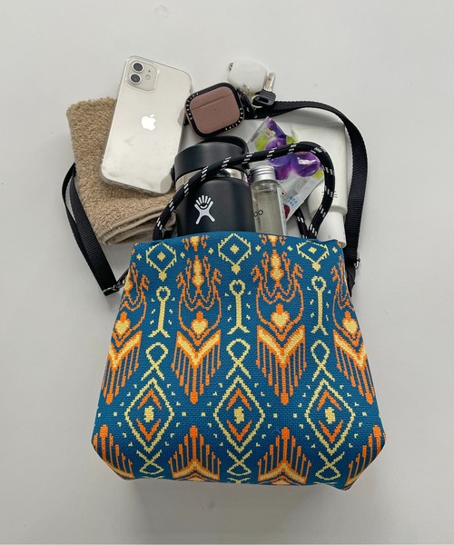 210nouve（トゥージュヌーブ）の「【2WAY】柄 ニット ハンド/ショルダーバッグ（ハンドバッグ・レディース・パープル/ブルー/ブラック/アイボリー・FREE）」の5枚目の写真