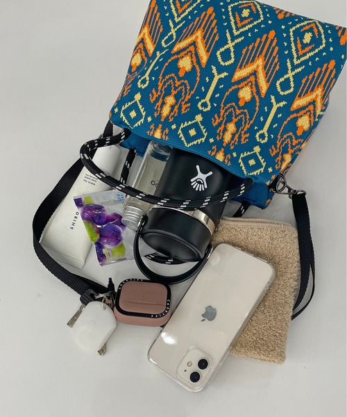 210nouve（トゥージュヌーブ）の「【2WAY】柄 ニット ハンド/ショルダーバッグ（ハンドバッグ・レディース・パープル/ブルー/ブラック/アイボリー・FREE）」の6枚目の写真