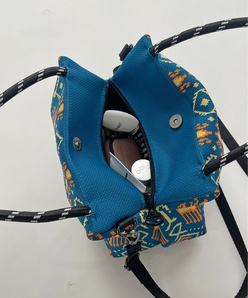 210nouve（トゥージュヌーブ）の「【2WAY】柄 ニット ハンド/ショルダーバッグ（ハンドバッグ・レディース・パープル/ブルー/ブラック/アイボリー・FREE）」の7枚目の写真