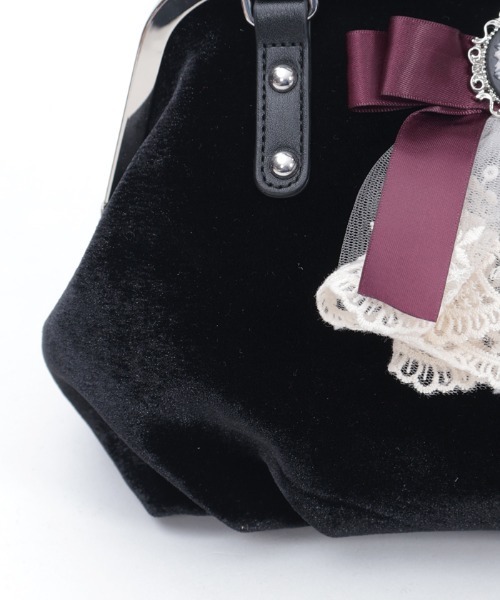 axes femme（アクシーズファム）の「カメオ付リボンベロアバッグ（ボストンバッグ・レディース・ワイン/ブラック・FREE）」の8枚目の写真