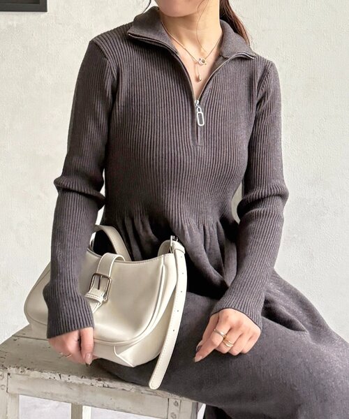 Thevon（ゼボン）の「ハーフジップリブニットフレアワンピース