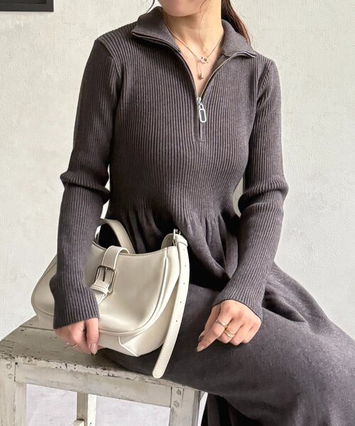 Thevon（ゼボン）の「ハーフジップリブニットフレアワンピース