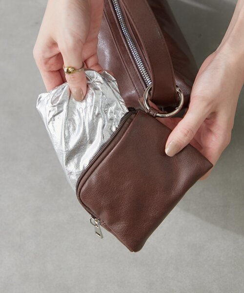 BIRTHDAY BAR(バースデイバー)の「フェイクレザーワンショルダーミニバッグ エコバッグ付き(ショルダーバッグ・レディース・ブラック/ブラウン/シルバー・0)」の8枚目の写真