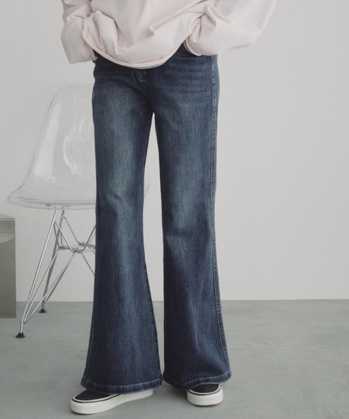 Auntie Rosa Holiday(アンティローザホリデー)の「デニムフレアパンツ / サイズ展開あり(デニムパンツ・レディース・ブルー・MEDIUM/SMALL)」の1枚目の写真