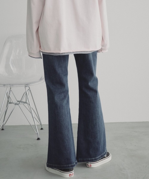 Auntie Rosa Holiday(アンティローザホリデー)の「デニムフレアパンツ / サイズ展開あり(デニムパンツ・レディース・ブルー・MEDIUM/SMALL)」の5枚目の写真