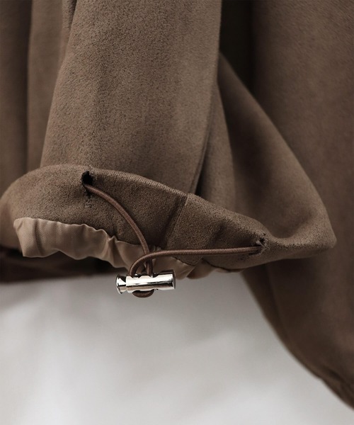 ISOOK（アイスー）の「スエードジップブルゾン(eri. select) / スウェード 合皮 エコレザー ジャケット 羽織り アウター スタンドカラー ドローコード ドロスト ミドル丈 ブラウン（ブルゾン・レディース・ダークブラウン・FREE）」の8枚目の写真