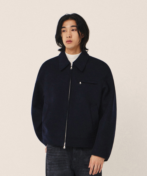 KIIMUIR(キミュア)の「ミニマルウールカラードジャケット_ネイビー(スタジャン・レディース・ネイビー・MEDIUM/LARGE)」の6枚目の写真