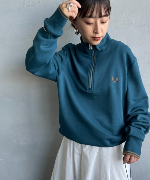FRED PERRY（フレッドペリー）の「[FRED PERRY/フレッドペリー] ワンポイント刺繍ロゴ ハーフジップスウェット M3574（スウェット・レディース・アイボリー/ブルー系/ボルドー/キャメル/グリーン/ダークグリーン/グレー/グレイッシュベージュ・S/L/M/XL）」の6枚目の写真