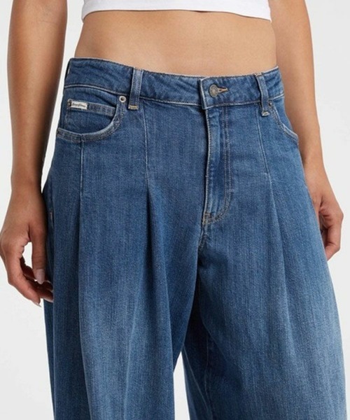 STYLISE（スタイライズ）の「【GUESS】GUESS JEANS G12 Pleated Extra Wide Leg / インディゴブルー [W5BA2UD0023]（デニムパンツ・レディース・ブルー・25/26）」の2枚目の写真