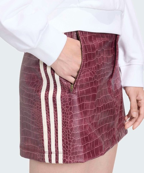 adidas（アディダス）の「プレザー ミニ スカート / アディダスオリジナルス adidas Originals（スカート・レディース・レッド/ブラック・XX-LARGE/LARGE/MEDIUM/SMALL/X-LARGE/X-SMALL）」の17枚目の写真