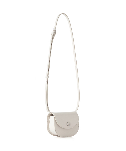 RAINBEE(レインビー)の「DEBON BAG_ IVORY(メッセンジャーバッグ・レディース・アイボリー・FREE)」の2枚目の写真