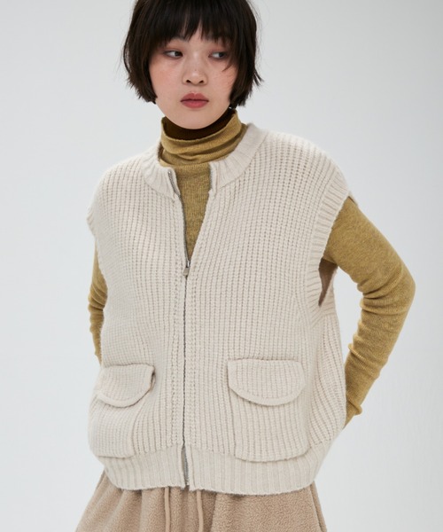 full/fill.(フルフィル)の「pocket wide knit vest / ポケット付きワイドニットベスト(ベスト・レディース・ダークグレー/アイボリー・FREE)」の2枚目の写真