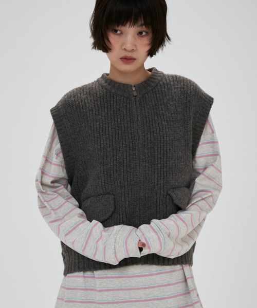 full/fill.(フルフィル)の「pocket wide knit vest / ポケット付きワイドニットベスト(ベスト・レディース・ダークグレー/アイボリー・FREE)」の1枚目の写真