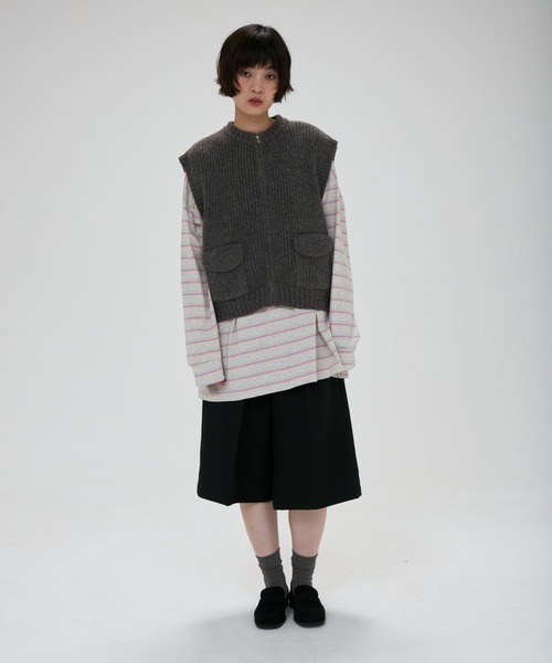 full/fill.(フルフィル)の「pocket wide knit vest / ポケット付きワイドニットベスト(ベスト・レディース・ダークグレー/アイボリー・FREE)」の7枚目の写真