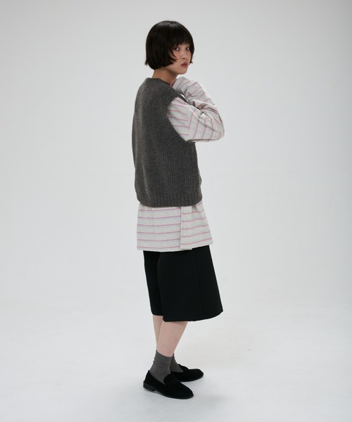 full/fill.(フルフィル)の「pocket wide knit vest / ポケット付きワイドニットベスト(ベスト・レディース・ダークグレー/アイボリー・FREE)」の8枚目の写真