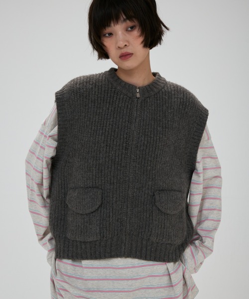 full/fill.(フルフィル)の「pocket wide knit vest / ポケット付きワイドニットベスト(ベスト・レディース・ダークグレー/アイボリー・FREE)」の3枚目の写真