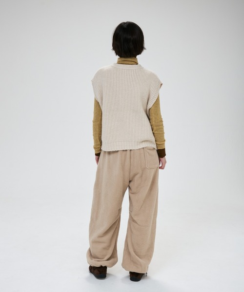 full/fill.(フルフィル)の「pocket wide knit vest / ポケット付きワイドニットベスト(ベスト・レディース・ダークグレー/アイボリー・FREE)」の17枚目の写真