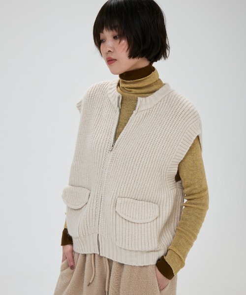 full/fill.(フルフィル)の「pocket wide knit vest / ポケット付きワイドニットベスト(ベスト・レディース・ダークグレー/アイボリー・FREE)」の11枚目の写真