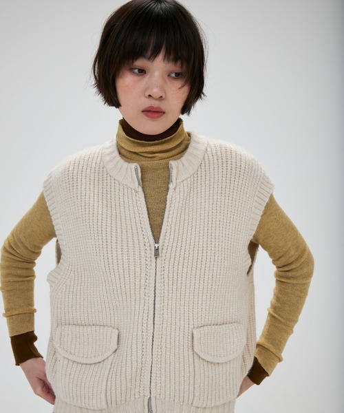 full/fill.(フルフィル)の「pocket wide knit vest / ポケット付きワイドニットベスト(ベスト・レディース・ダークグレー/アイボリー・FREE)」の10枚目の写真
