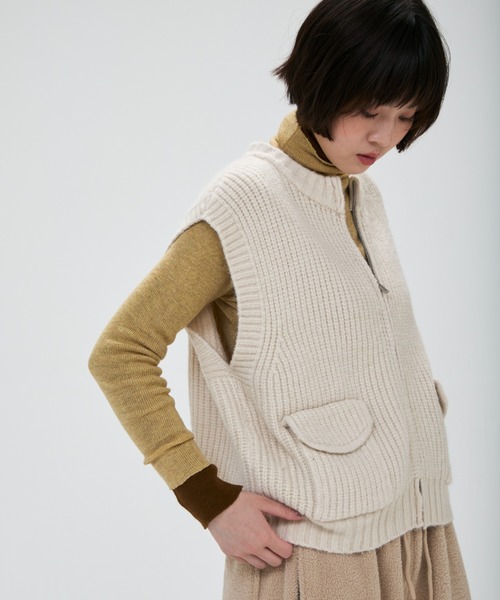 full/fill.(フルフィル)の「pocket wide knit vest / ポケット付きワイドニットベスト(ベスト・レディース・ダークグレー/アイボリー・FREE)」の12枚目の写真