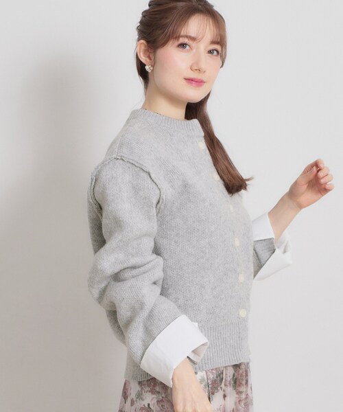 couture brooch(クチュールブローチ)の「シャツレイヤード風カーディガン(カーディガン/ボレロ・レディース・グレー/オフホワイト/ダークグレー・38)」の14枚目の写真