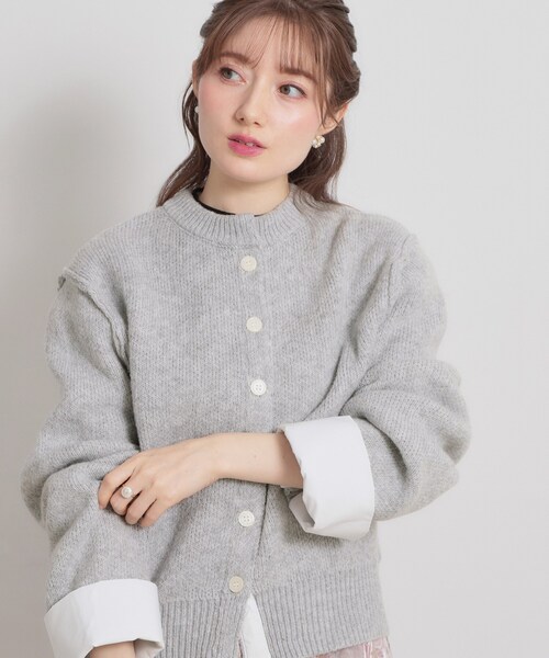 couture brooch(クチュールブローチ)の「シャツレイヤード風カーディガン(カーディガン/ボレロ・レディース・グレー/オフホワイト/ダークグレー・38)」の16枚目の写真