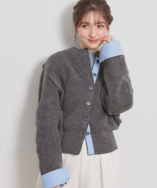 couture brooch(クチュールブローチ)の「シャツレイヤード風カーディガン(カーディガン/ボレロ・レディース・グレー/オフホワイト/ダークグレー・38)」の20枚目の写真