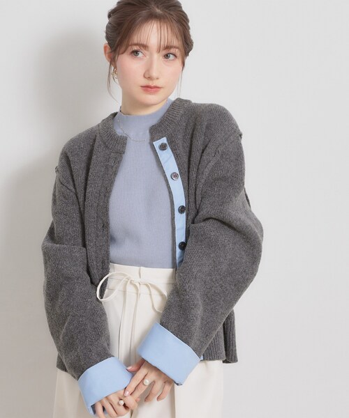 couture brooch(クチュールブローチ)の「シャツレイヤード風カーディガン(カーディガン/ボレロ・レディース・グレー/オフホワイト/ダークグレー・38)」の21枚目の写真