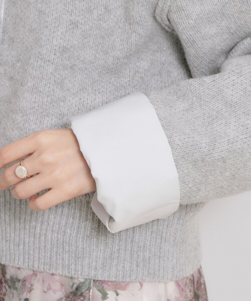 couture brooch(クチュールブローチ)の「シャツレイヤード風カーディガン(カーディガン/ボレロ・レディース・グレー/オフホワイト/ダークグレー・38)」の4枚目の写真