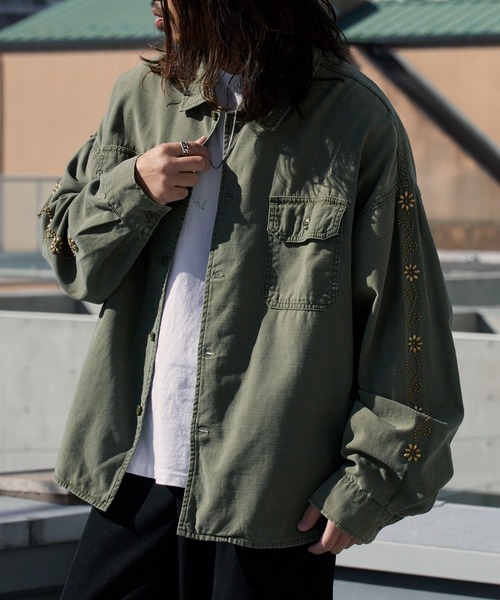 REMI RELIEF（レミレリーフ）の「REMI RELIEF/レミレリーフ WIDE MILITARY SHIRT (袖：スタッズ) ラウンドヘム ワイドシャツ 2026年春夏（シャツ/ブラウス・メンズ・カーキ・M/L/XL）」の20枚目の写真