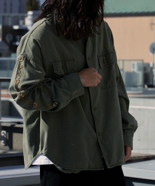REMI RELIEF（レミレリーフ）の「REMI RELIEF/レミレリーフ WIDE MILITARY SHIRT (袖：スタッズ) ラウンドヘム ワイドシャツ 2026年春夏（シャツ/ブラウス・メンズ・カーキ・M/L/XL）」の22枚目の写真