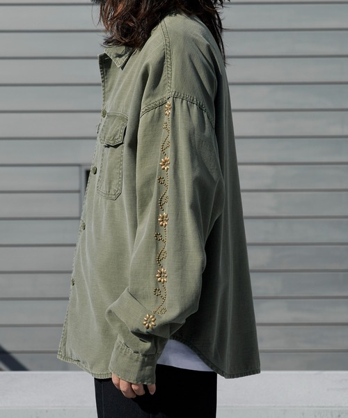 REMI RELIEF（レミレリーフ）の「REMI RELIEF/レミレリーフ WIDE MILITARY SHIRT (袖：スタッズ) ラウンドヘム ワイドシャツ 2026年春夏（シャツ/ブラウス・メンズ・カーキ・M/L/XL）」の6枚目の写真
