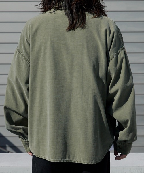 REMI RELIEF（レミレリーフ）の「REMI RELIEF/レミレリーフ WIDE MILITARY SHIRT (袖：スタッズ) ラウンドヘム ワイドシャツ 2026年春夏（シャツ/ブラウス・メンズ・カーキ・M/L/XL）」の5枚目の写真