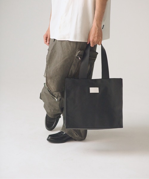 ADAM PATEK(アダムパテック)の「ADAMPATEK/water repellent leather medium tote bag/撥水レザーミディアムトートバッグ(トートバッグ・メンズ・ブラック・FREE)」の7枚目の写真