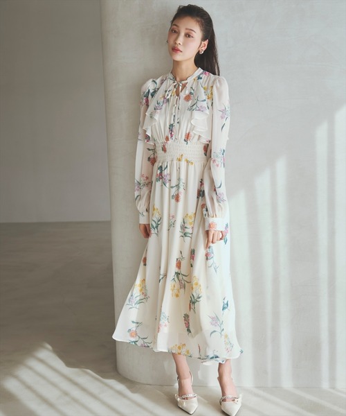 AND COUTURE(アンドクチュール)の「フリルケープフラワープリントワンピース(ワンピース・レディース・アイボリー/ブラック/ライトグリーン・FREE)」の4枚目の写真