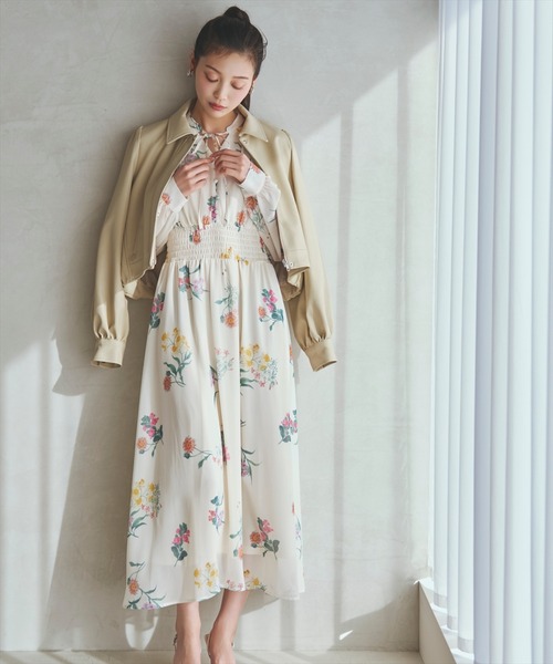 AND COUTURE(アンドクチュール)の「フリルケープフラワープリントワンピース(ワンピース・レディース・アイボリー/ブラック/ライトグリーン・FREE)」の6枚目の写真