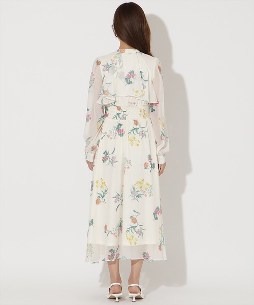 AND COUTURE(アンドクチュール)の「フリルケープフラワープリントワンピース(ワンピース・レディース・アイボリー/ブラック/ライトグリーン・FREE)」の10枚目の写真