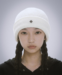 DAMISH（ダミシュ）の「クロスメタルシンボルビーニー_アイボリー（ニットキャップ/ビーニー）」