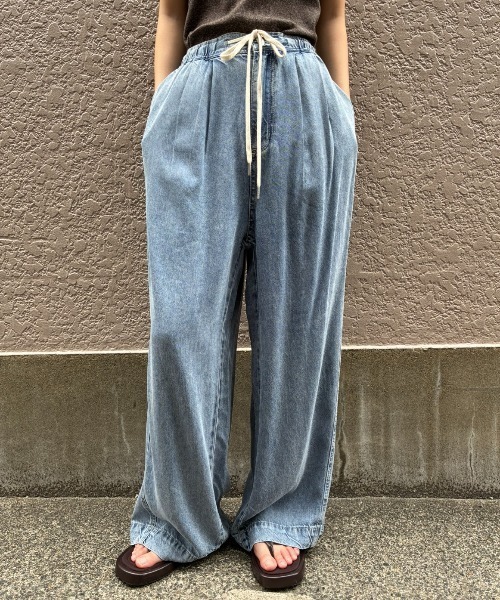 AIC.(エーアイシー)の「接触冷感テンセルデニムイージーパンツ(デニムパンツ・レディース・ブラック/ブルー・FREE)」の2枚目の写真