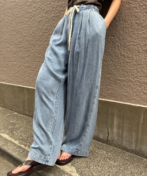 AIC.(エーアイシー)の「接触冷感テンセルデニムイージーパンツ(デニムパンツ・レディース・ブラック/ブルー・FREE)」の15枚目の写真