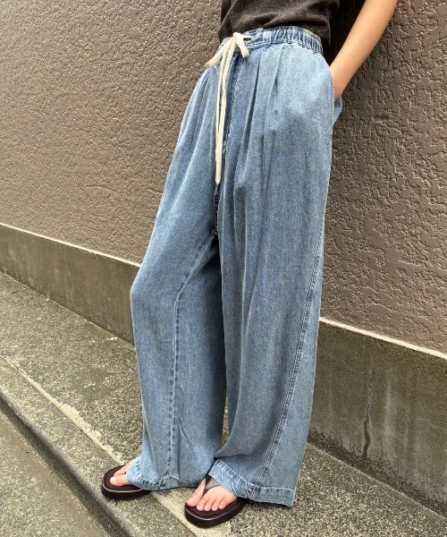 AIC.(エーアイシー)の「接触冷感テンセルデニムイージーパンツ(デニムパンツ・レディース・ブラック/ブルー・FREE)」の14枚目の写真